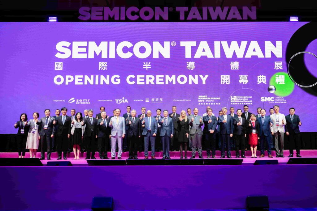 The SEMICON Taiwan 2024 International Semiconductor Exhibition grandly opened on September 4 at the Taipei Nangang Exhibition Center, with the participation of Executive Yuan Premier Su Tseng-chang, SEMI Global President and CEO Ajit Manocha, TSIA Executive Director and UMC Chairman and CEO Lu Chao-chun, along with several government and industry representatives.